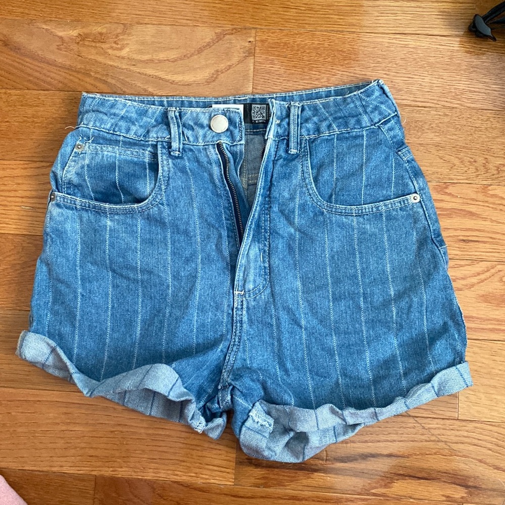 Cute Jean shorts, great length!